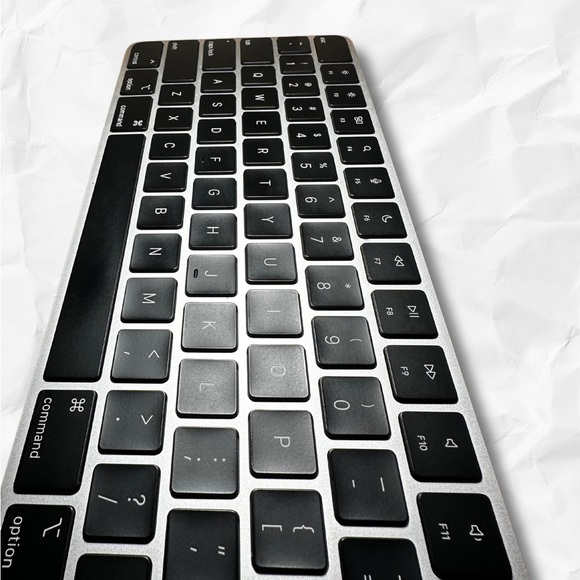 Magic Keyboard with Touch ID and Numeric Keypad - Black Keys - Picture 3 of 5